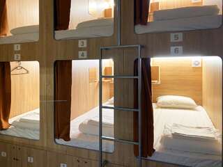 Хостелы Capsule HOSTEL Кишинёв Спальное место на двухъярусной кровати в общем номере для мужчин и женщин-4