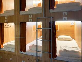 Хостелы Capsule HOSTEL Кишинёв Спальное место на двухъярусной кровати в общем номере для мужчин и женщин-24