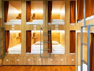 Хостелы Capsule HOSTEL Кишинёв Спальное место на двухъярусной кровати в общем номере для мужчин и женщин-25