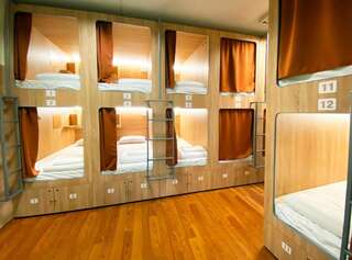 Хостелы Capsule HOSTEL Кишинёв Спальное место на двухъярусной кровати в общем номере для мужчин и женщин-27